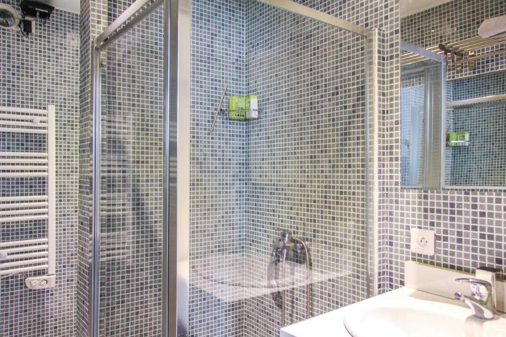 Appartement Lumineux Avec Terrasse Jardin Et Acces Piscine Villefranche-sur-Mer Zewnętrze zdjęcie