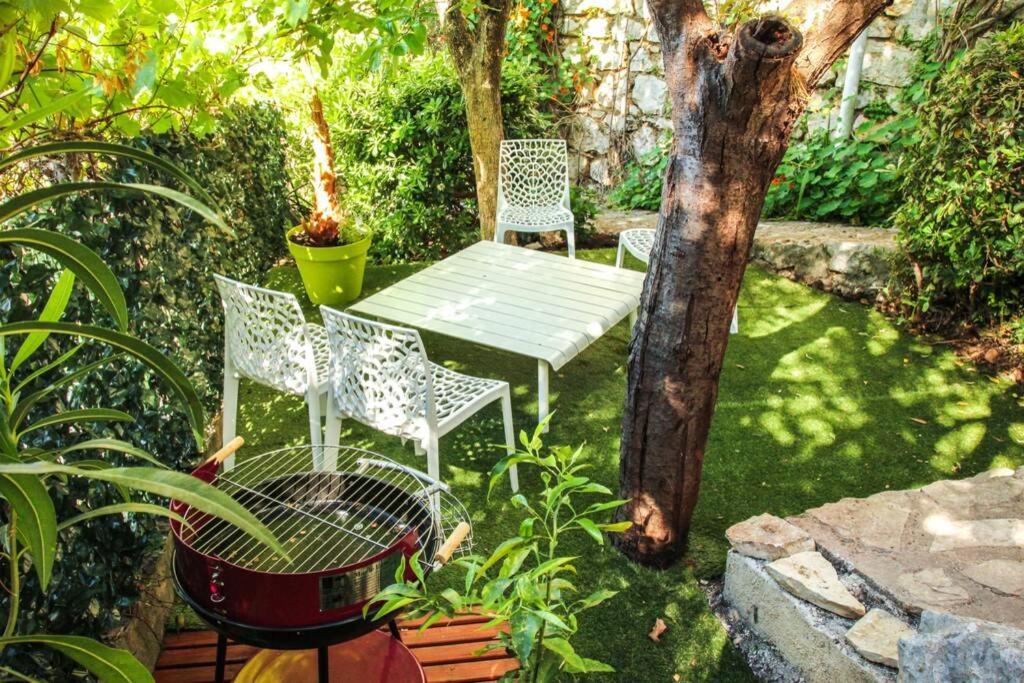 Appartement Lumineux Avec Terrasse Jardin Et Acces Piscine Villefranche-sur-Mer Zewnętrze zdjęcie