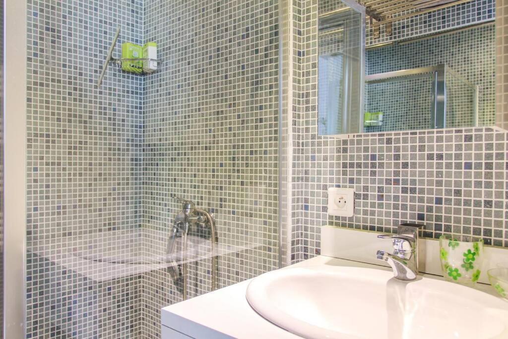 Appartement Lumineux Avec Terrasse Jardin Et Acces Piscine Villefranche-sur-Mer Zewnętrze zdjęcie